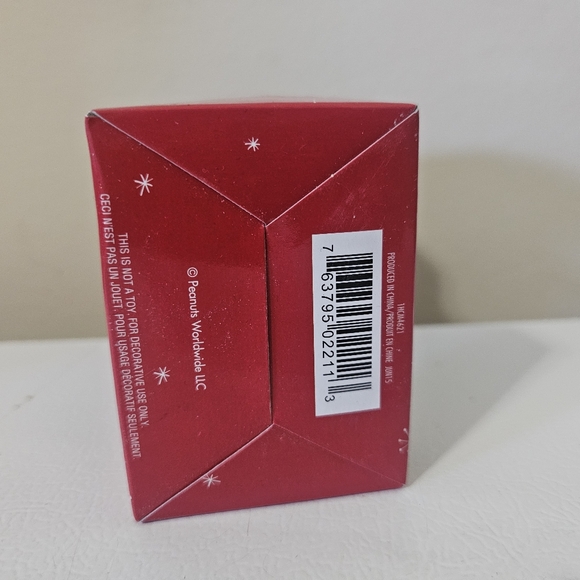 Hallmark Peanuts Snoopy Flying Ace on Doghouse 2015 Christmas Ornament - Picture 5 of 5